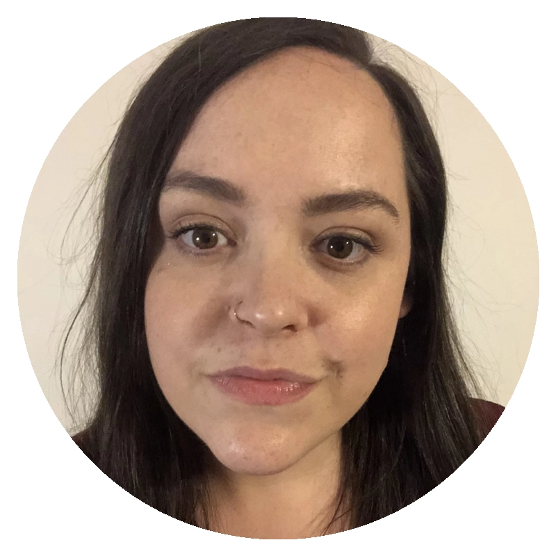 Hannah Gathercole, aelod o banel hygyrchedd Trafnidiaeth Cymru