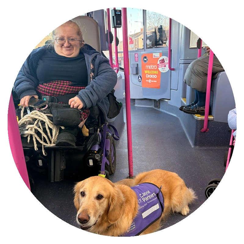 Kat Watkins, aelod o banel hygyrchedd Trafnidiaeth Cymru